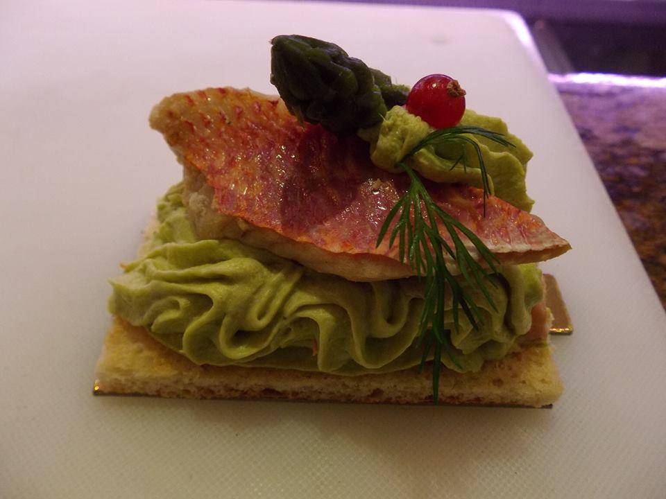 Duo de rouget et saumon mi fumé aux asperge verte